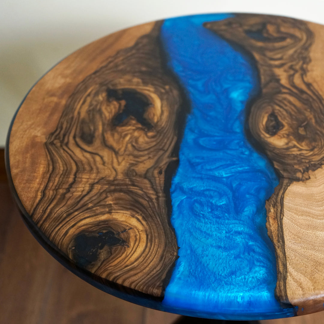 blue-resin-round-coffee-table-with-metal-legs-live-edge-river-design-chic-functional-art-for-interiors-upphomestore