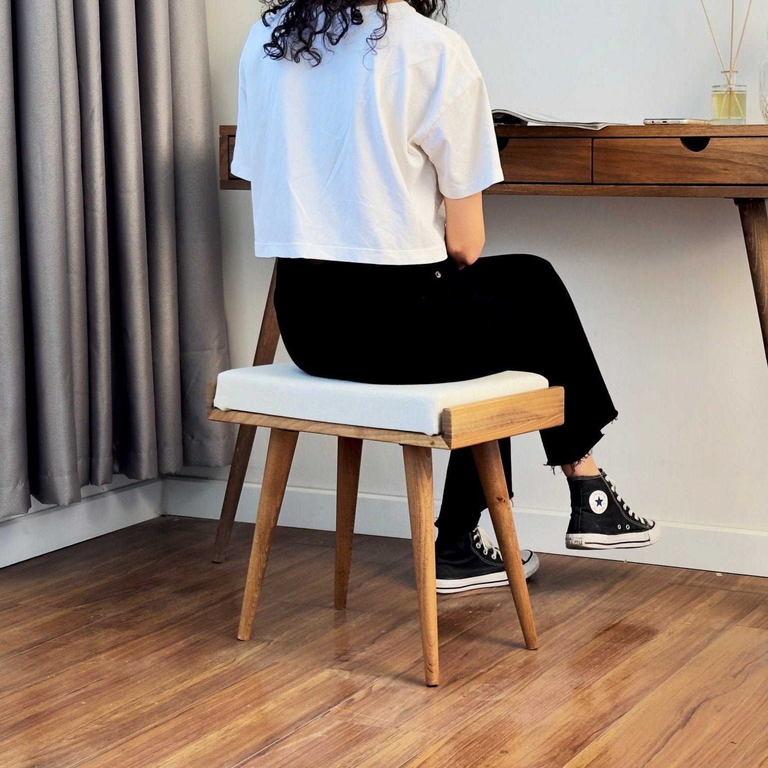 Modern vanity outlet bench