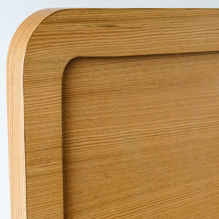 Storage bed combining solid wood craftsmanship with hydraulic functionality